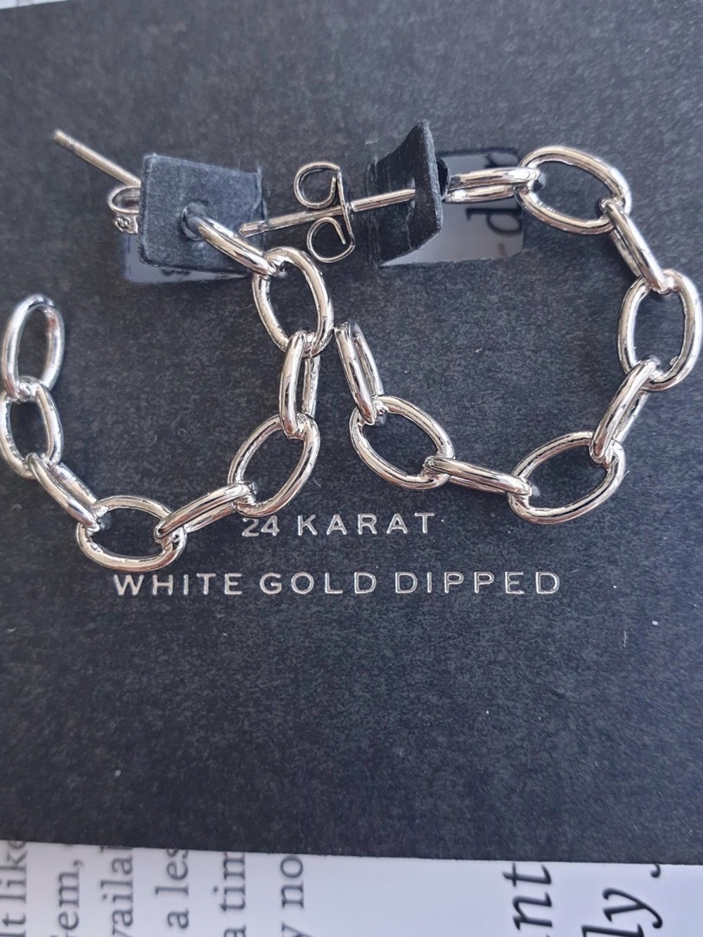 24 Karat White Gold-Dipped Chain Link Hoop Earrings - Shiny Silver Tone